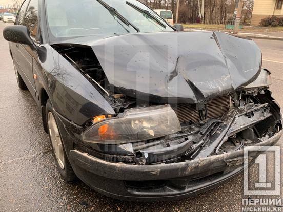 На проспекті Миру Mitsubishi «наздогнав» Volkswagen перед світлофором2