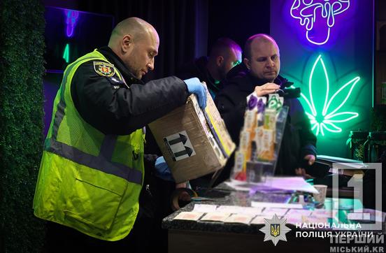 Наркотики під виглядом вейпів: криворіжці організували мережу збуту по всій країні5