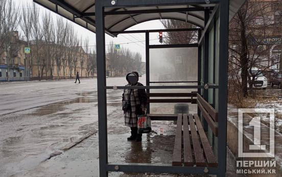 Не простояла й трьох місяців: у Кривому Розі вандали розтрощили нову зупинку