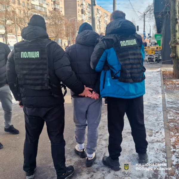 Обіцяв «білий квиток» за долари: у Кривому Розі викрили аферу1