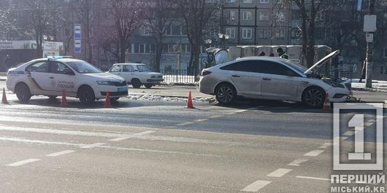 Обрав «дешевше» ДТП: біля Спасівської Hyundai влетіла у відбійник та знесла знак1