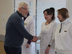 О.Вілкул: Попри війну, життя міста не зупиняється — від будівництва нових відділень та ремонту лікарень до унікальних операцій на серці. Місто й надалі забезпечуватиме все необхідне для розвитку медицини та порятунку людей0