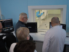 О.Вілкул: Попри війну, життя міста не зупиняється — від будівництва нових відділень та ремонту лікарень до унікальних операцій на серці. Місто й надалі забезпечуватиме все необхідне для розвитку медицини та порятунку людей1