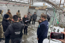 Пекло за дверима: у Дніпрі батьків-вихователів підозрюють у систематичних катуваннях дітей3