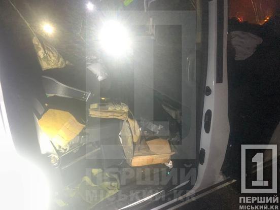 Пішов на обгін біля «зебри»: у Широкому водія вирізали з понівеченого авто після жорсткої ДТП1