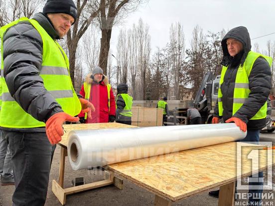 Пробитий дах багатоповерхівки та двоє поранених: ворог атакував Кривий Ріг «шахедами»9