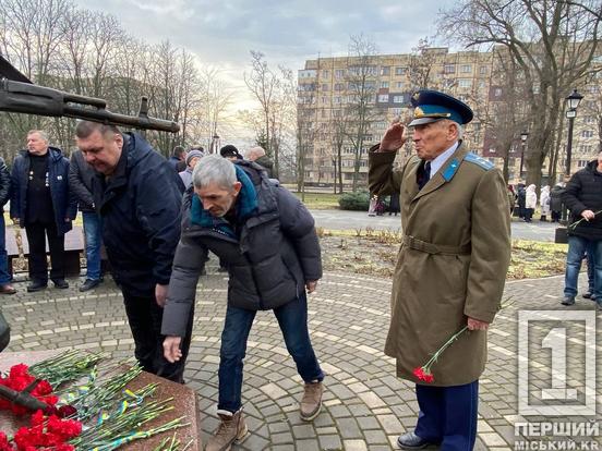 Шануємо мужність і пам’ять воїнів: у Кривому Розі відбулося покладання квітів1