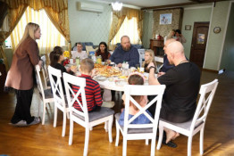 У Кривому Розі продовжують роботу, щоб кожна дитина для повного та гармонійного розвитку зростала в сімейному оточенні, в атмосфері любові, щастя та турботи2