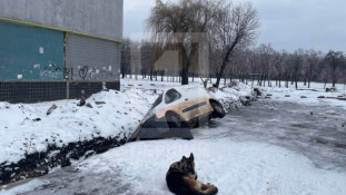 В Довгинцівському районі Кривого Рогу фургон Укрпошти впав у прибудинковий рів2