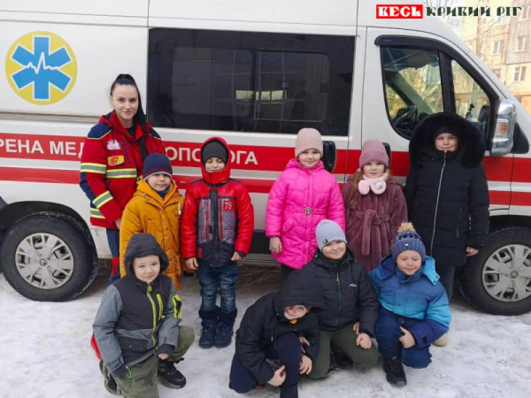 Карета ЕМД завітала до першачків Криворізької гімназії №111