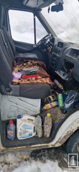 Вкрили наклейками «На щиті»: двоє дніпрян викрали бус на Тернопільщині й намагалися його замаскувати1