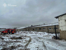 Внаслідок російської атаки на ферму у Харківській області постраждав чоловік та загинуло близько ста голів свиней2