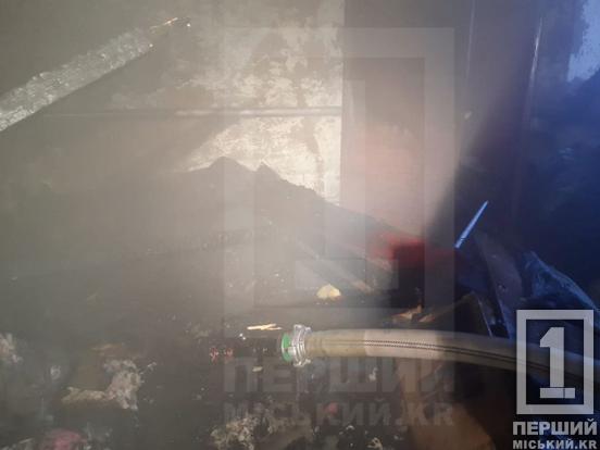 Вогонь у квартирі: у Тернівському районі рятували жінку з палаючої кімнати2