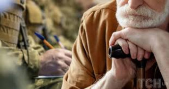 Зеленський дозволив чоловікам 60+ укладати контракт на службу в армії0