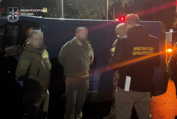 Десятки стволів та тисячі патронів: у Кривому Розі судитимуть нелегальних зброярів