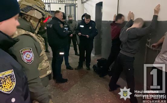 «Допоможемо врятувати ваші кошти»: двоє в’язнів прямо з камер примудрилися ошукали десятки людей по всій країні