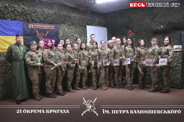 З 8 березня привітали криворізьких нацгвардійок