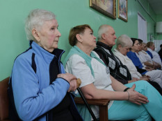 Юрій Вілкул привітав колектив Будинку милосердя «Затишок» з  20-річним  ювілеєм8