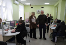 Кривий Ріг - місто соціальної спрямованості. Навіть в умовах війни збережено всі міські соціальні виплати, а деякі компенсації навіть збільшені та запроваджено нові виплати1