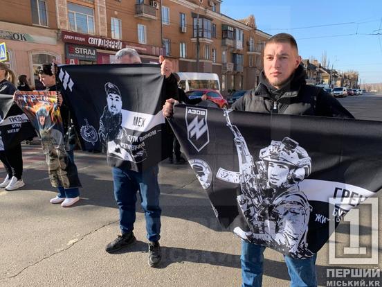 Кривий Ріг пам'ятає: суботня хвилина мовчання на площі Володимира Великого2