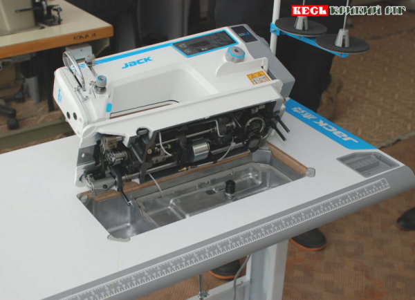 Сучасна швейна машинка &ndash; приз за перемогу на конкурсі студентів МЦППВ (Кривий Ріг)