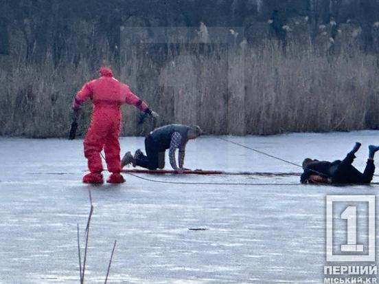 Крижана пастка посеред весни: на Захисників Азовсталі з води діставали двох чоловіків1