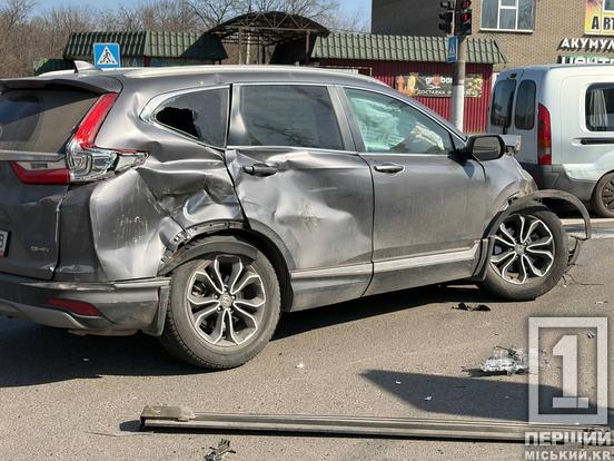 Метал проти металу й троє постраждалих: на проспекті Металургів позашляховики не поділили дорогу