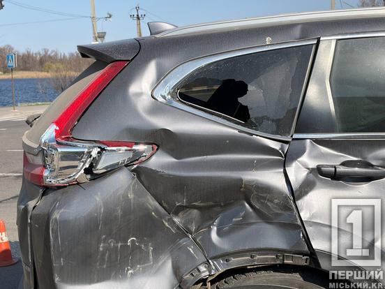 Метал проти металу й троє постраждалих: на проспекті Металургів позашляховики не поділили дорогу