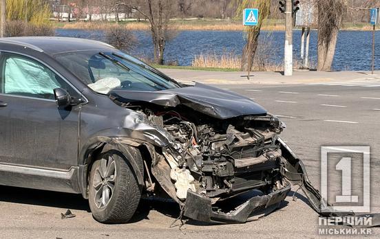 Метал проти металу й троє постраждалих: на проспекті Металургів позашляховики не поділили дорогу