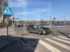 На проспекті Металургів трапилася масштабна аварія: троє людей постраждали