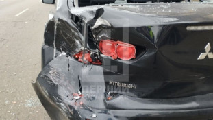 На проспекті Миру пікап врізався у легковий автомобіль