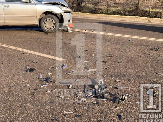 Не розминулися: у Кривому Розі Skoda «протаранила» тролейбус1