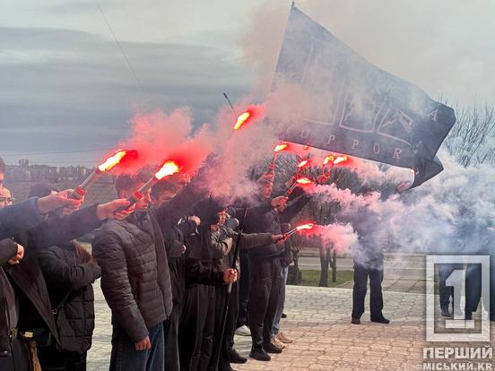 «Непоправна для батальйону і для мілітарі спільноти»: у Кривому Розі відкрили меморіал на честь Артема Степченка з батальйону «RUGBY TEAM»