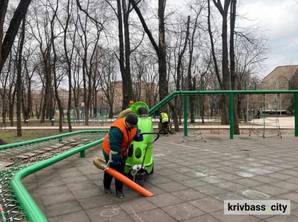 Одна машина замінює десятки людей: комунальники Кривого Рогу отримали сучасну техніку
