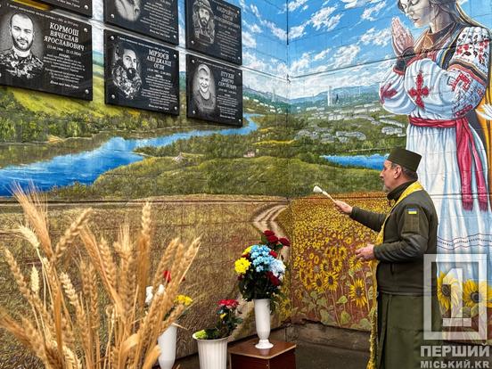 Одне шкільне подвір’я та два героїчних життя: у Кривому Розі відкрили меморіальні дошки Дмитру Птухіну та Азізу Мірзоєву