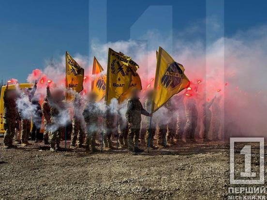 Отримав поранення несумісні з життям: у Кривому Розі попрощалися з воїном «Азову» Денисом Донченком1