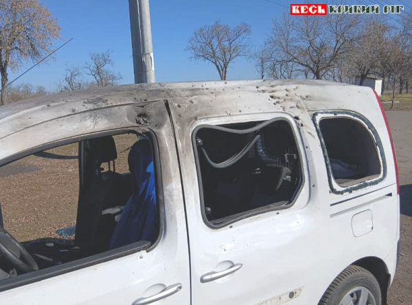 Автівку посікло уламками під час атаки дроном Мар&rsquo;янського Криворізького р-ну