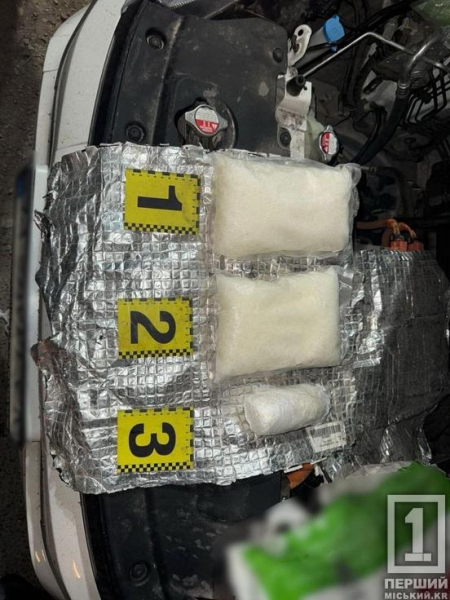 Понад два кілограми «солі» під капотом: жителя Дніпропетровщини затримали на в’їзді до Закарпаття