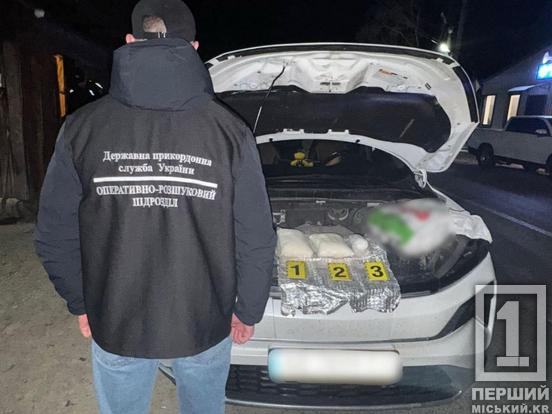 Понад два кілограми «солі» під капотом: жителя Дніпропетровщини затримали на в’їзді до Закарпаття