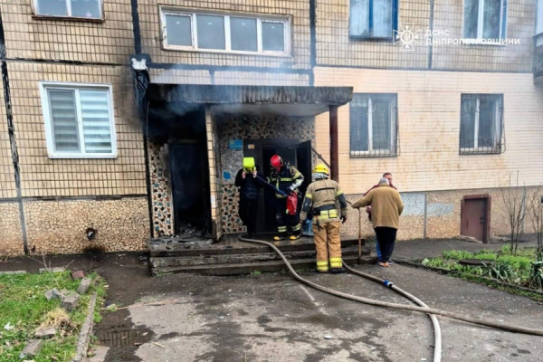 Пожежа у багатоповерхівці Кривого Рогу: надзвичайники врятували 15 містян