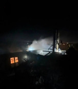 Пожежа у Кривому Розі: рятувальники вивели з палаючого будинку дитину та дорослого2