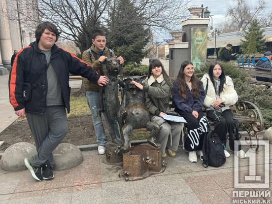 Прогулянка історичними місцинами, загадки та нові світлини: у Кривому Розі школярі відкривали місто під час канікул