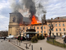 Росіяни атакували центр Львова ударними БпЛА: пошкоджена будівля – спадщина ЮНЕСКО