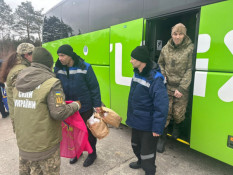 Сьогодні 200 українських військовослужбовців повернулися додому з російського полону4