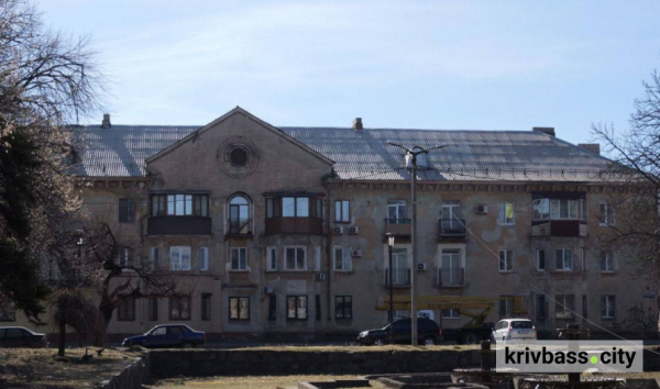 Сотні пошкоджених будинків: як відновлюють житло криворіжців після обстрілів1