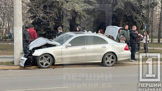 Тихіше їдеш, далі будеш – не про них: на проспекті Металургів одне в одного влетіли Mercedes і Hyundai, під колеса потрапила дитина
