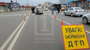 У Кривому Розі фургон Renault збив жінку на пішохідному переході1