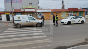 У Кривому Розі фургон Renault збив жінку на пішохідному переході0