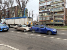 У Кривому Розі на вулиці Кобилянського зіткнулися два автомобілі