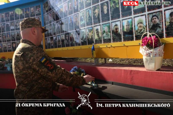 Гвардійці поклали квіти до Стели Героїв на 95 кварталі в Кривому Розі